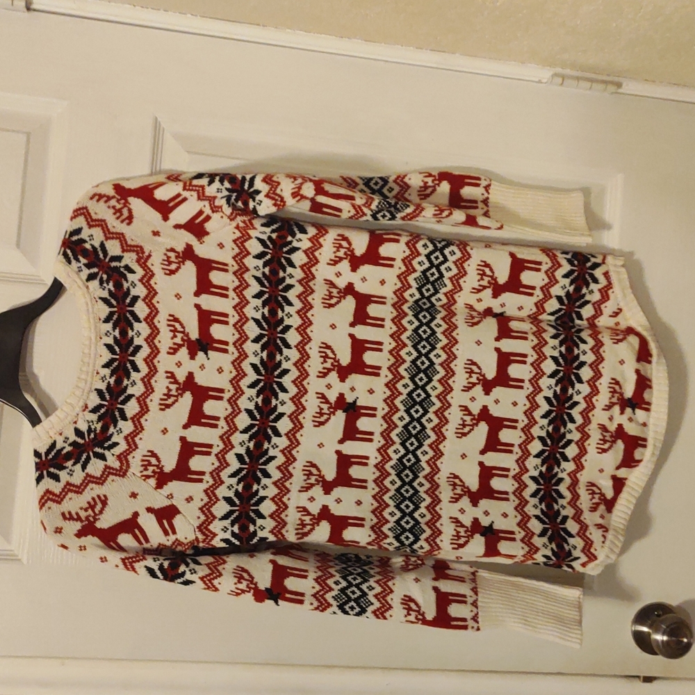 Winter/Christmas Sweater Reindeer & Snowflakes - Picture 6 of 9